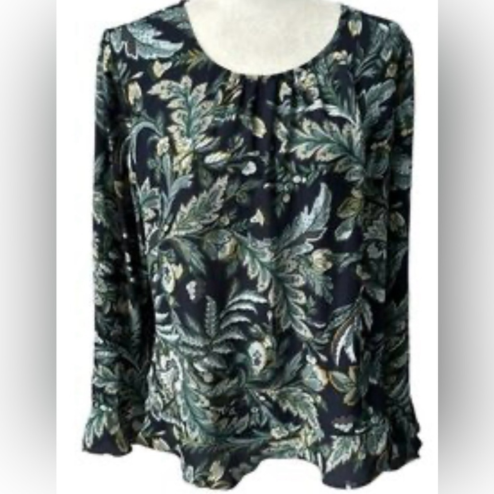 Ann Taylor factory, gorgeous blouse, navy blue background with Paisley print Med
